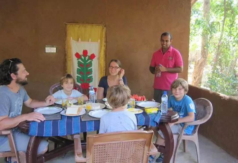 پانسیون Dinuka Village