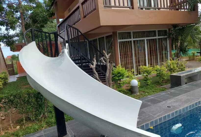 استراحتگاه แสงหิรัญ บีช รีสอร์ท