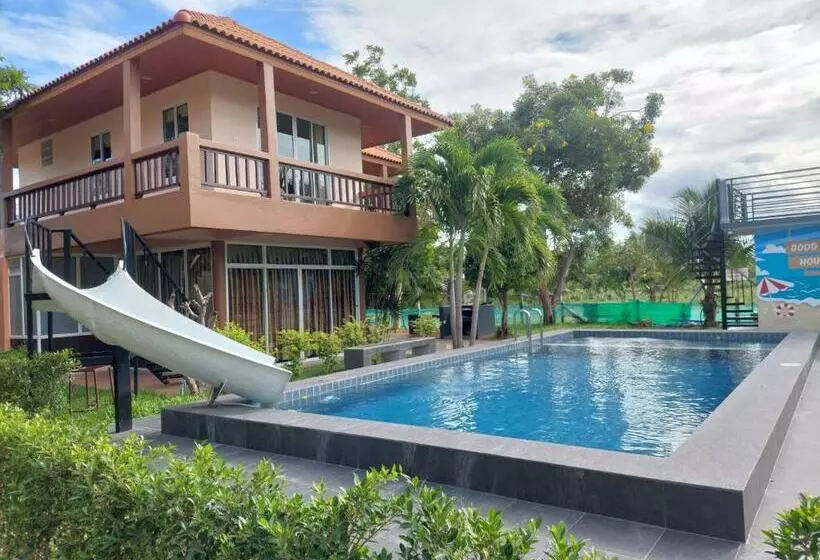 استراحتگاه แสงหิรัญ บีช รีสอร์ท