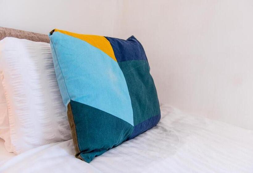 Characterful 2 Bed Apartment   Spacious & Comfy