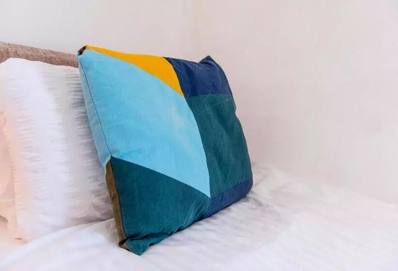 Characterful 2 Bed Apartment   Spacious & Comfy