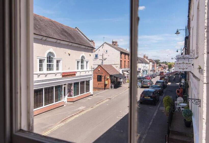 Characterful 2 Bed Apartment   Spacious & Comfy