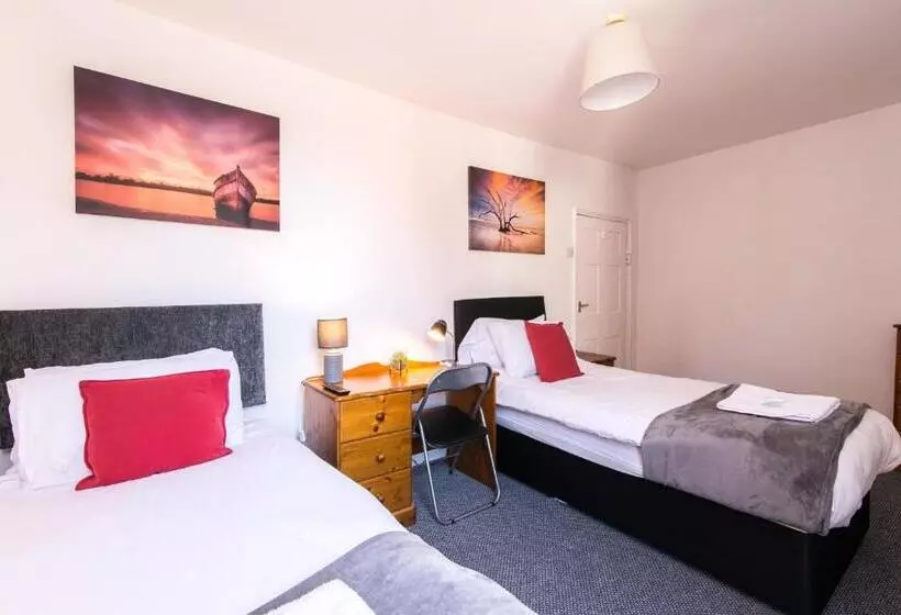 Characterful 2 Bed Apartment   Spacious & Comfy