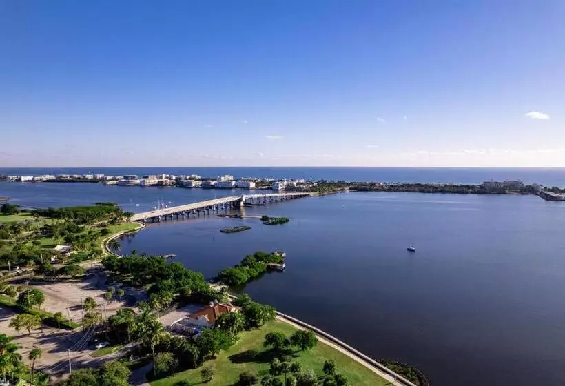 Historic Waterfront Estate With Yard & Modern Kitchen