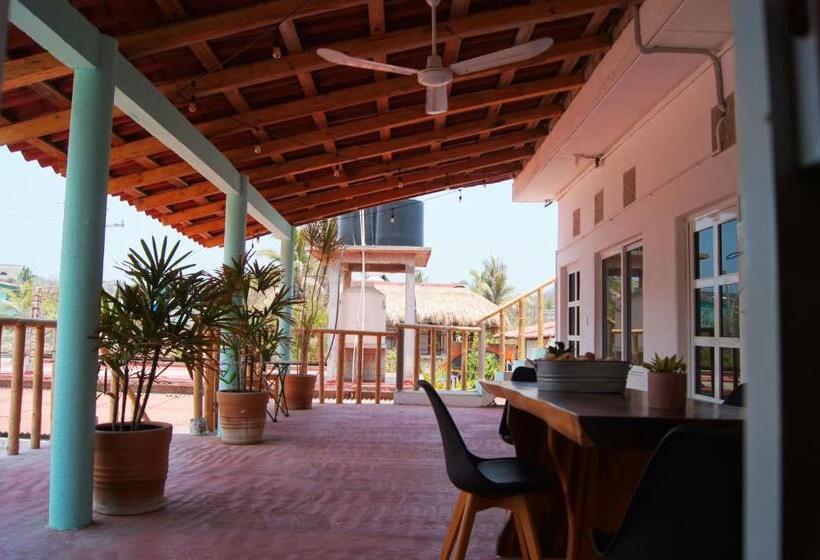 Hotel Hostel Casa Moringa