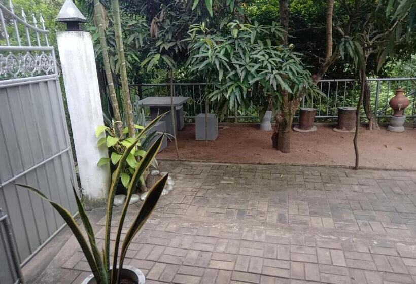 Pension (Hôtel basse catégorie) K6 Villa