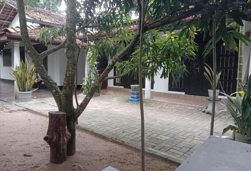 Pension (Hôtel basse catégorie) K6 Villa