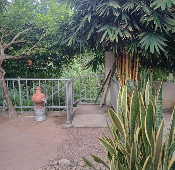 Pension (Hôtel basse catégorie) K6 Villa