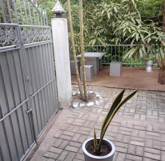 Pension (Hôtel basse catégorie) K6 Villa