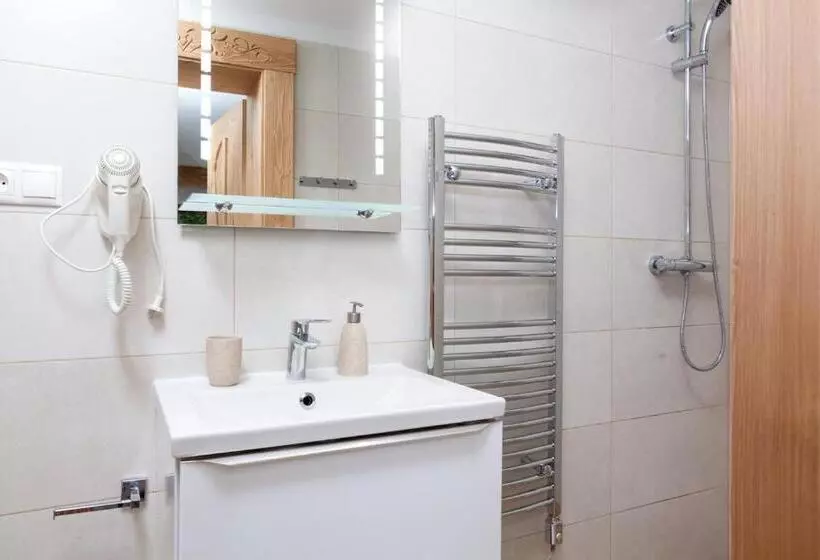 Aamiaismajoitus (B&B) Drevenica U Pavla