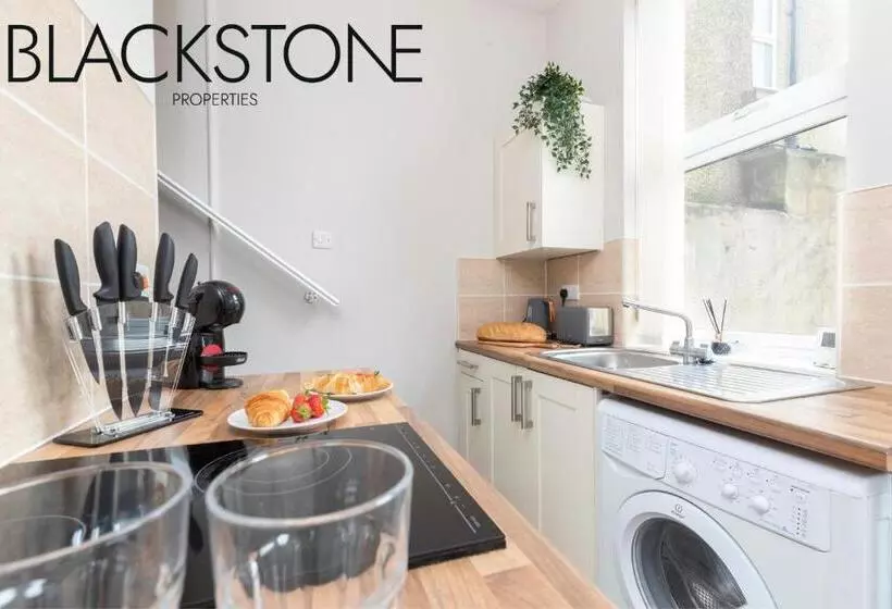 Cheerful One Bedroom House, With On Street Parking By Bpne