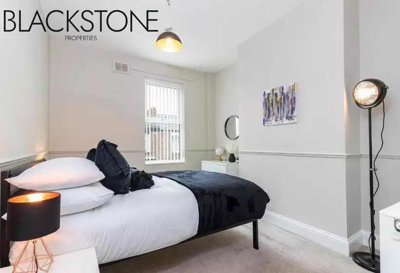 Cheerful One Bedroom House, With On Street Parking By Bpne