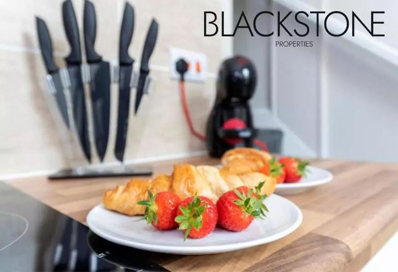 Cheerful One Bedroom House, With On Street Parking By Bpne