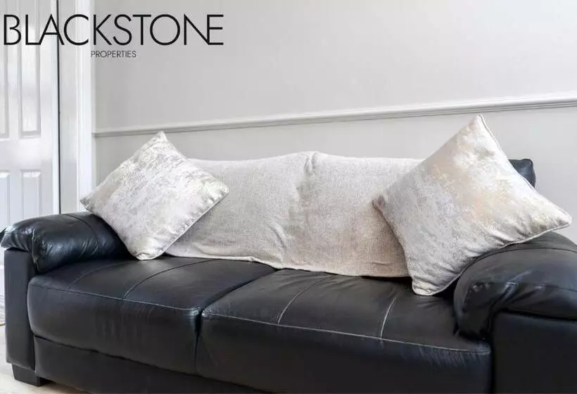 Cheerful One Bedroom House, With On Street Parking By Bpne
