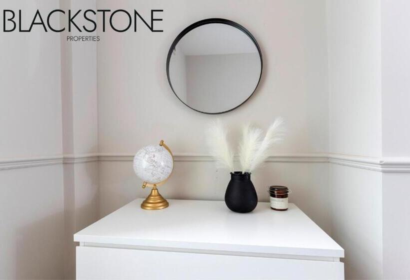 Cheerful One Bedroom House, With On Street Parking By Bpne