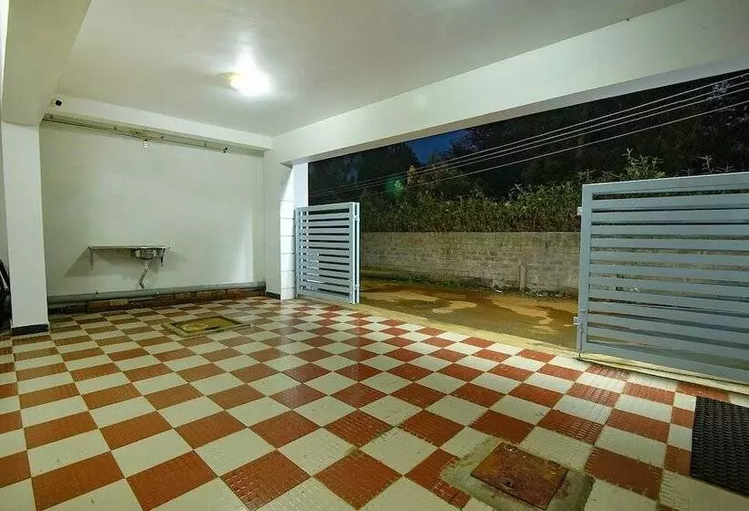 Fabhotel Greenwood Stays