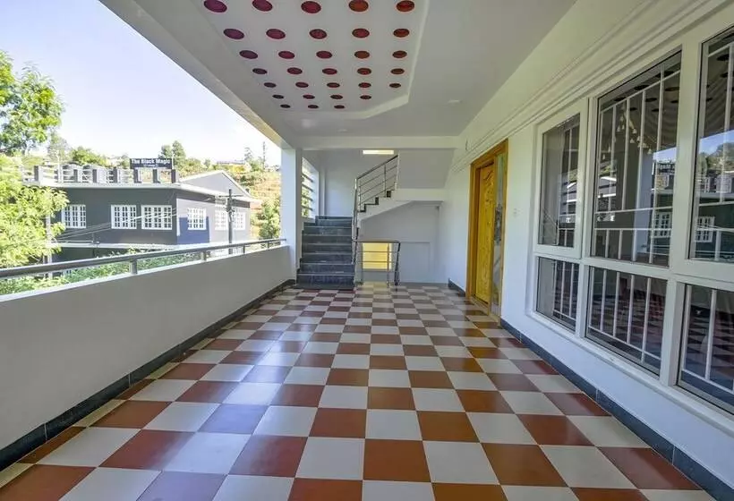 Fabhotel Greenwood Stays