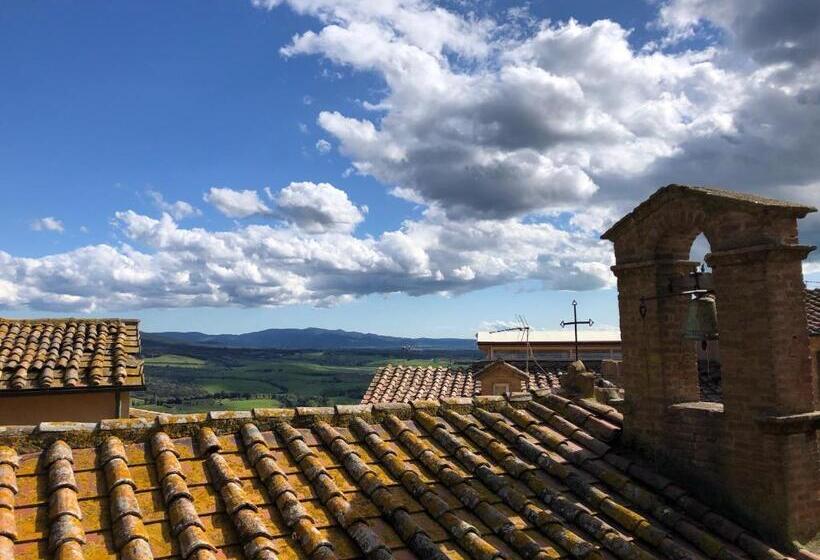 In Piazza Casale Marittimo