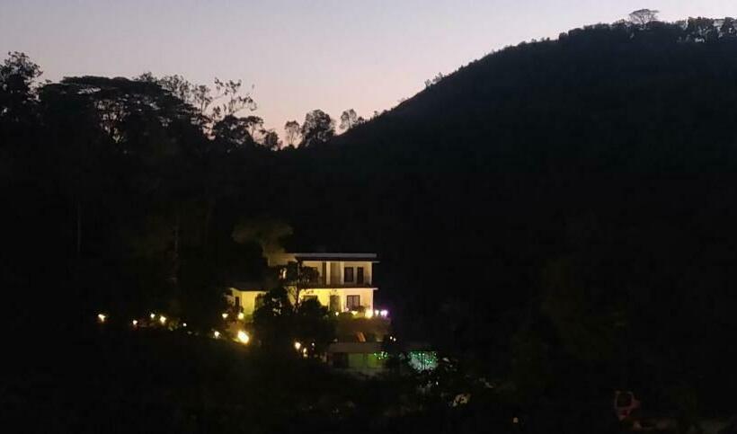 リゾートホテル Mist Woods Vagamon