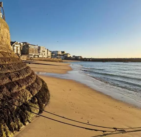 Small Cottage Close To Carbis Bay Beach & St Ives