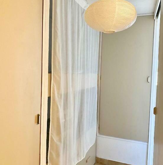 Le Cosmopolitan, Studio Climatisé, Terrasse, à 5 Min Des Plages à Pied