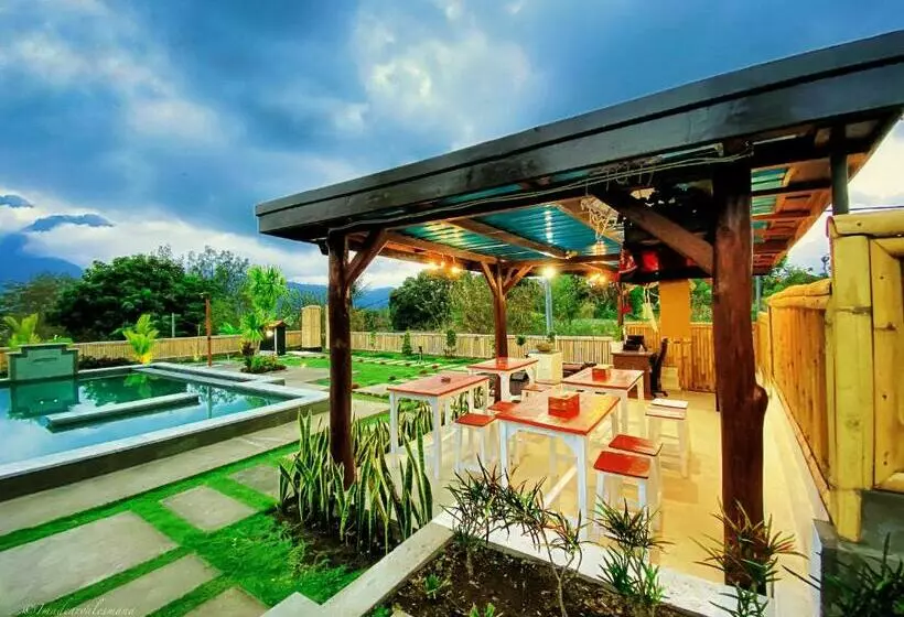 ベッドアンドブレックファースト Oemah Batur