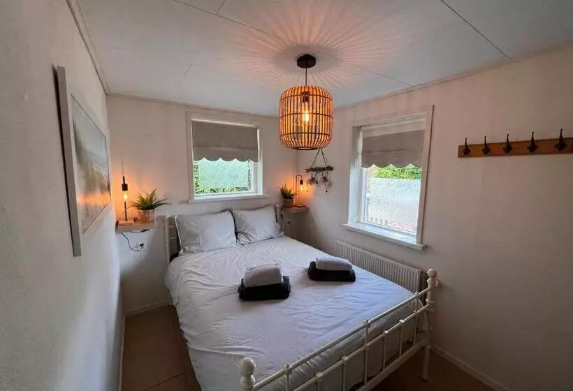 Free Standing Vacation House Garden, Private Jacuzzi, Veluwe Woods