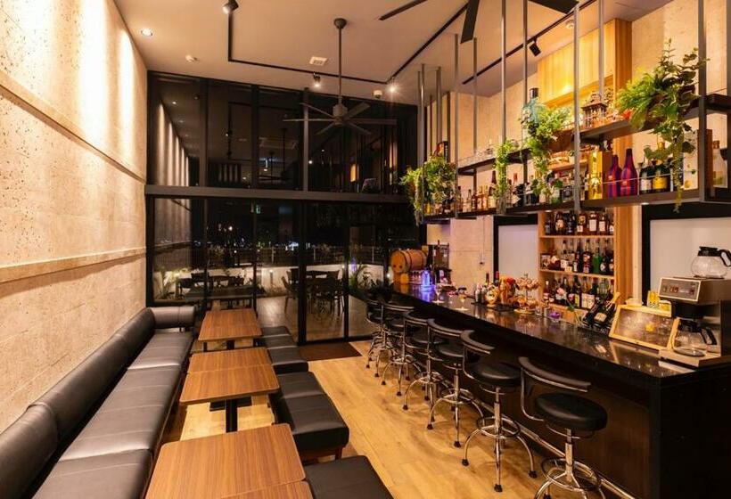 فندق エンズマリーナ イン ライカム