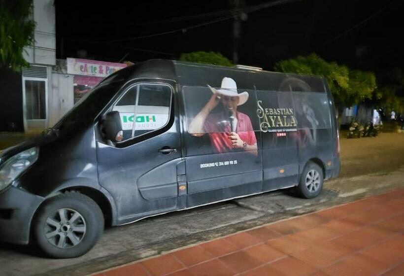 בית מלון כפרי Canacabare Plaza