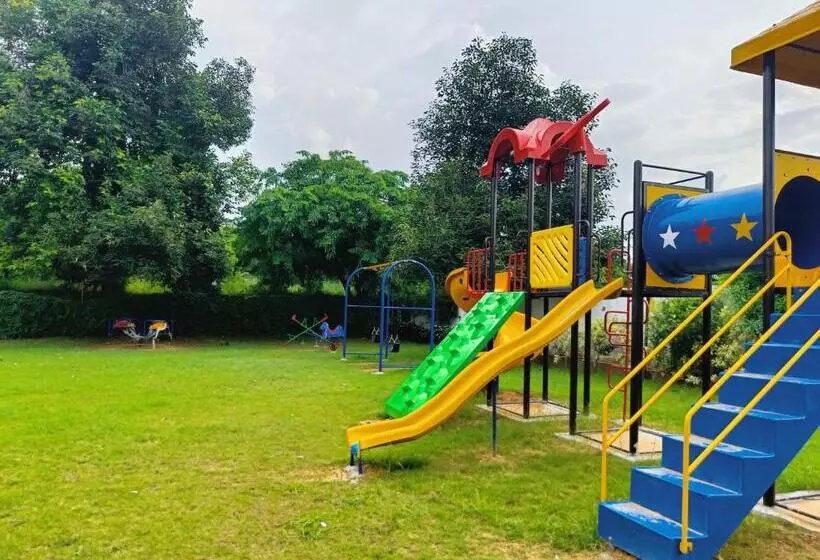 Hotel Savitri Resort