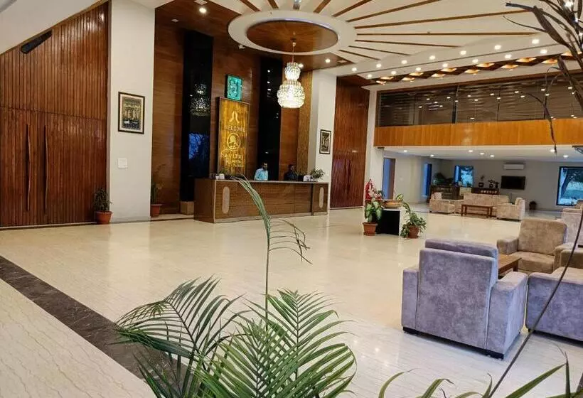 Hotel Savitri Resort