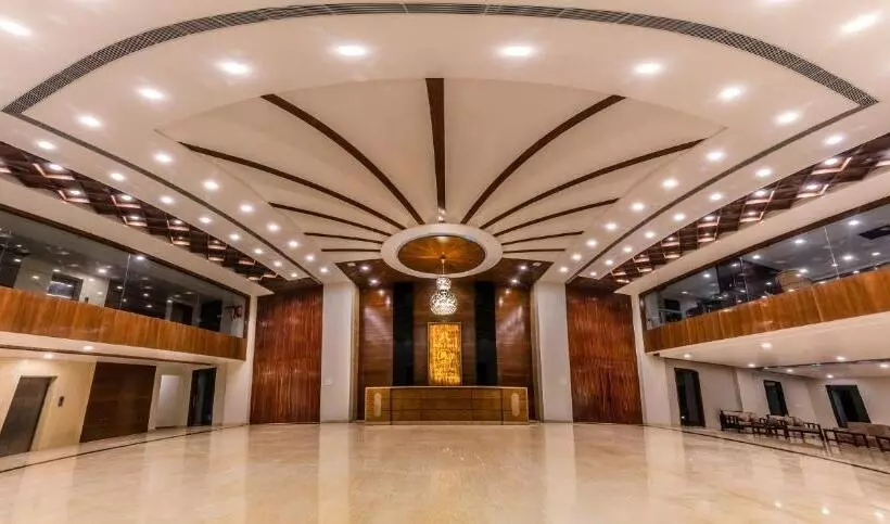 Hotel Savitri Resort