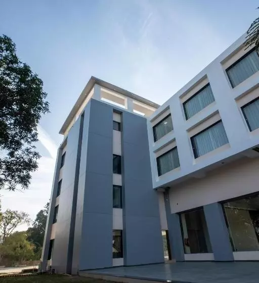 Hotel Savitri Resort