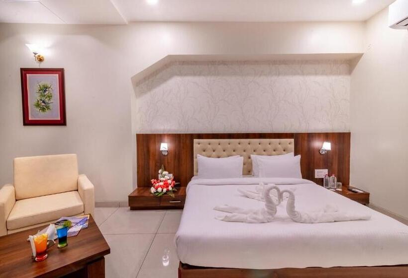 Hotel Savitri Resort