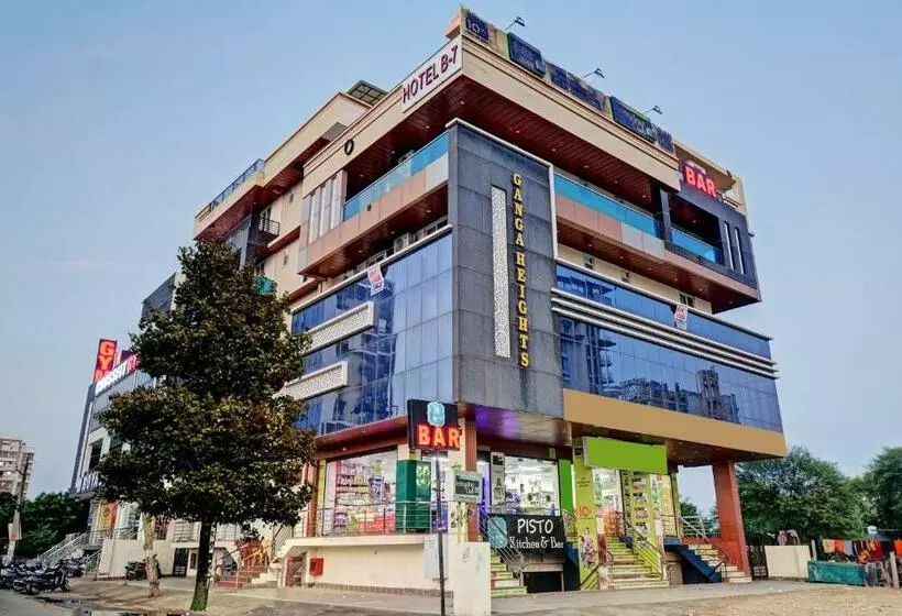 هتل Townhouse Pisto Inn
