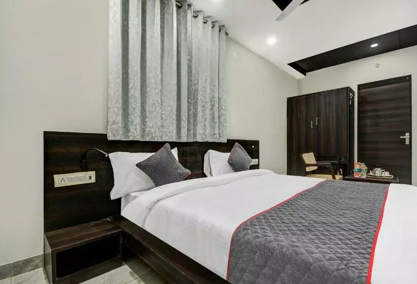 هتل Townhouse Pisto Inn
