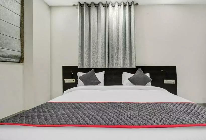 هتل Townhouse Pisto Inn