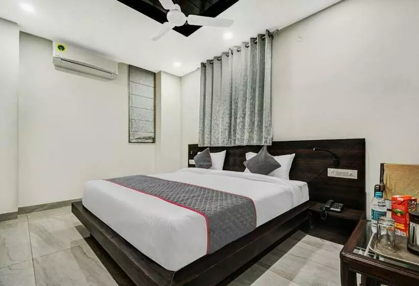 هتل Townhouse Pisto Inn
