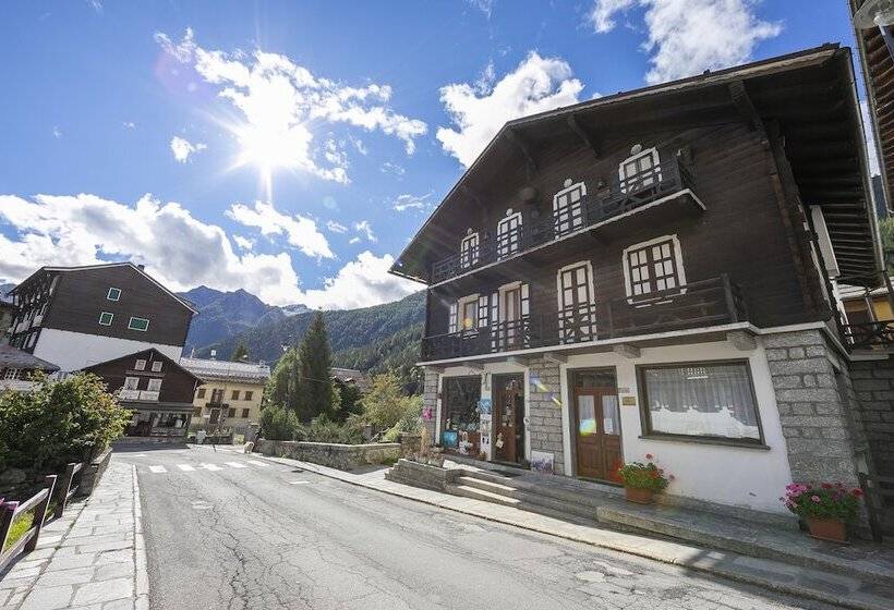 Monterosa Cozy Apartment 200mt From Ski Happy Rentals