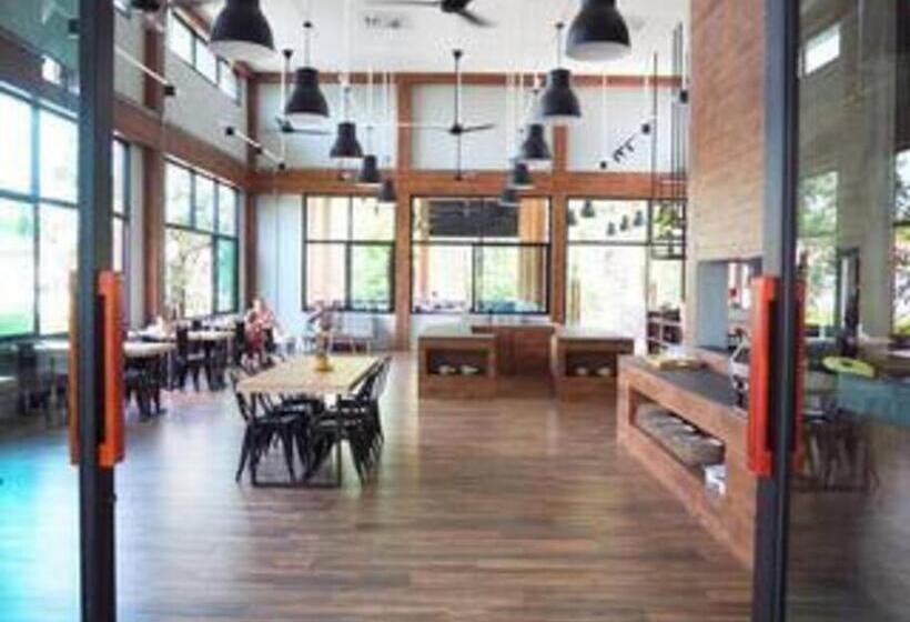 Nayang Beach Brand New Executive Luxury Condo