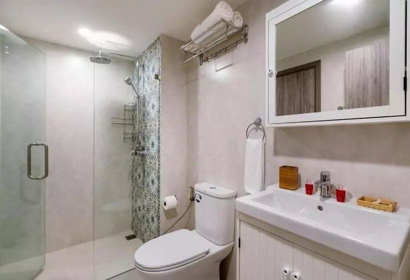 Nayang Beach Brand New Executive Luxury Condo