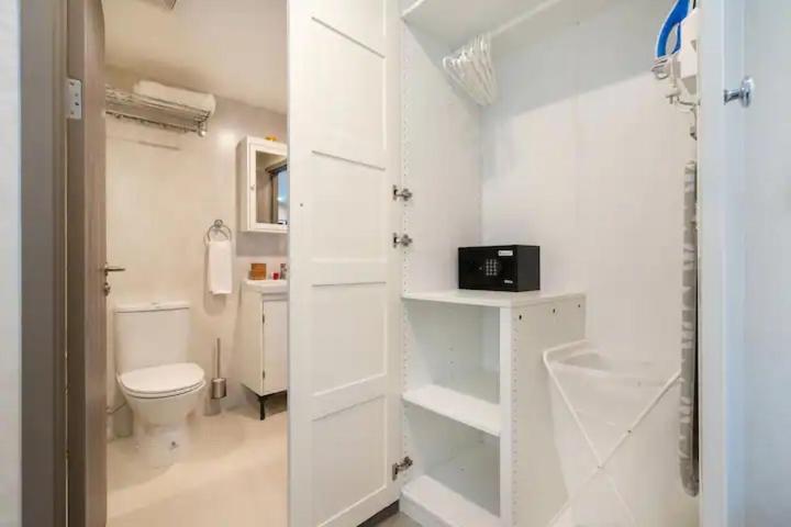 Nayang Beach Brand New Executive Luxury Condo