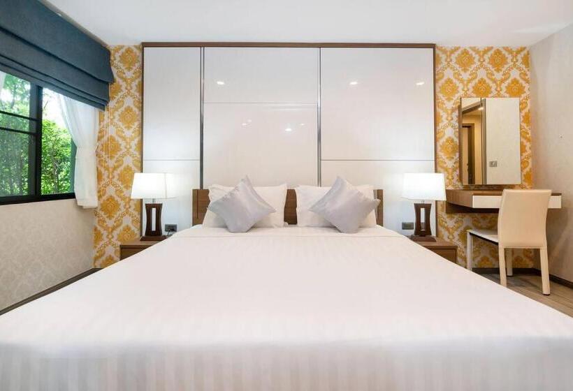 Nayang Beach Brand New Executive Luxury Condo