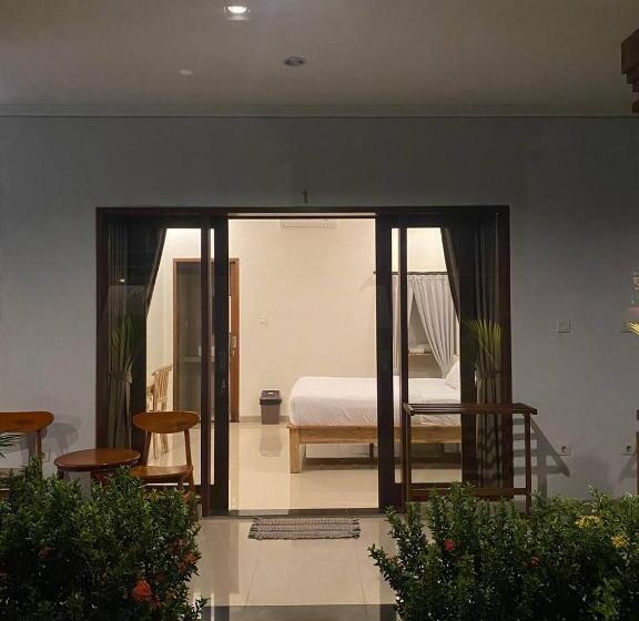 פנסיון The Lucky Canggu