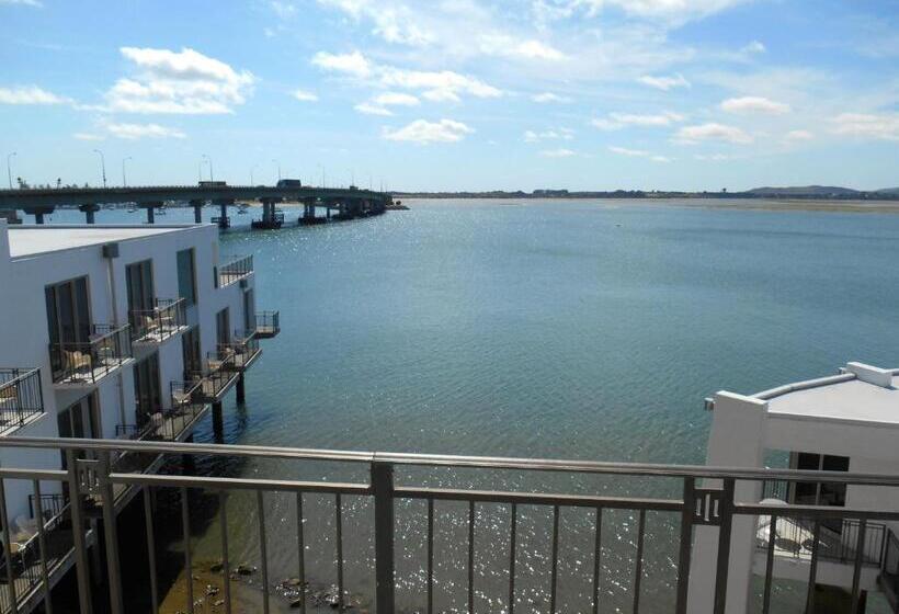 Absolute Waterfront, Tauranga Apartment