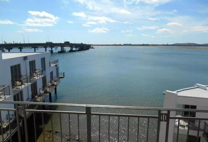 Absolute Waterfront, Tauranga Apartment