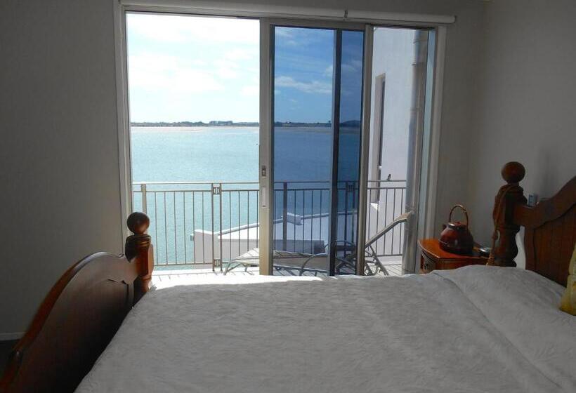 Absolute Waterfront, Tauranga Apartment