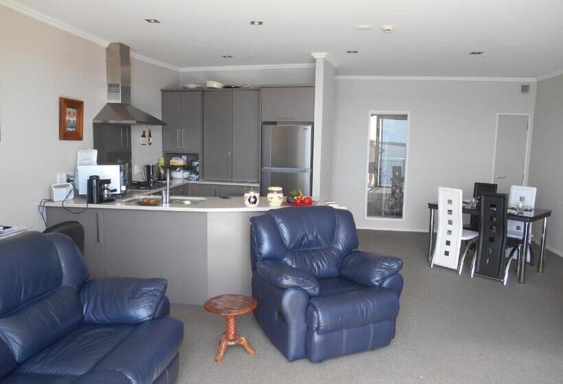 Absolute Waterfront, Tauranga Apartment