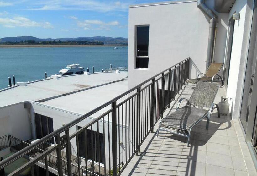 Absolute Waterfront, Tauranga Apartment
