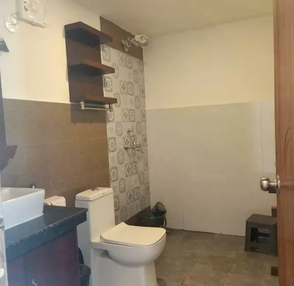 Hotelli Chique Shanti Resort